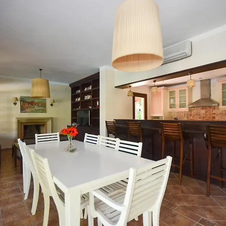 Sleeps 8 Pool Air Con Wifi Βίλα Bitez